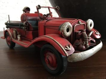 Feuerwehrauto mit Schlauchpumpe, handgefertigt aus Metall